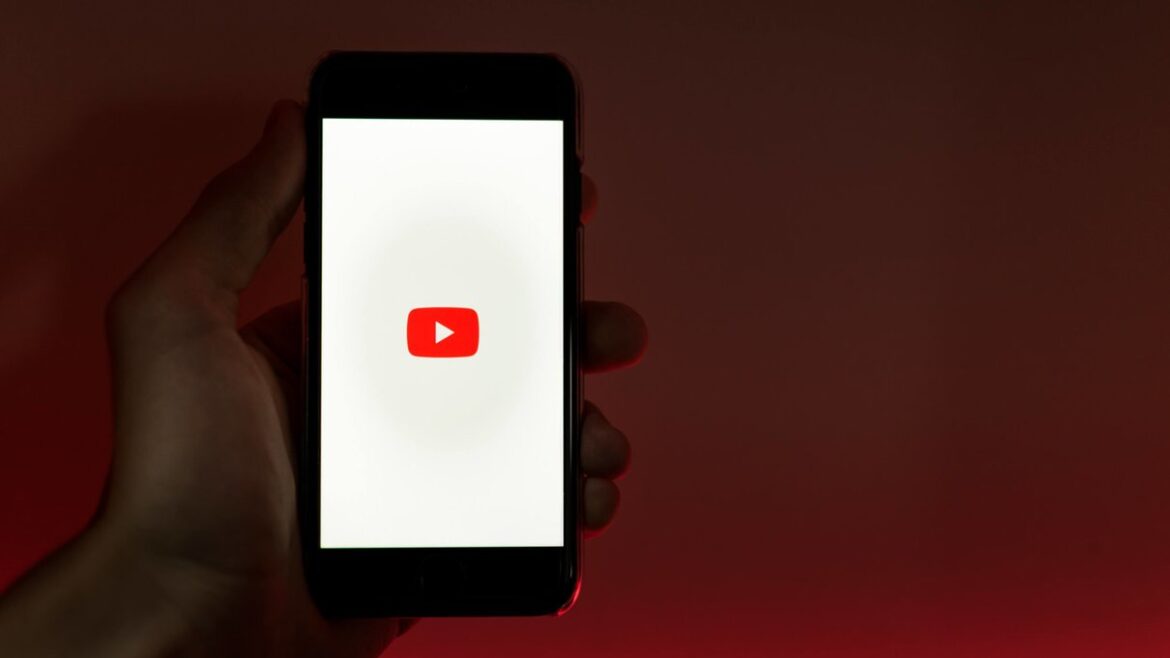 Why Does YouTube Screen Go Black? Learn How to Fix This Problem